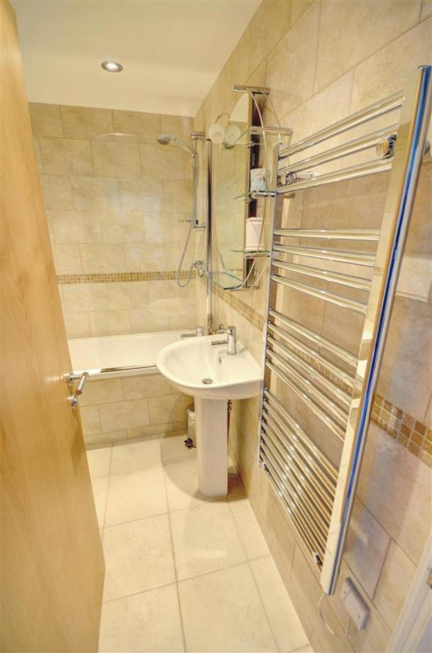 Hotties House - Two-Bed Cottage, Dog-Friendly & Off-Street Parking - Scarborough Exterior foto